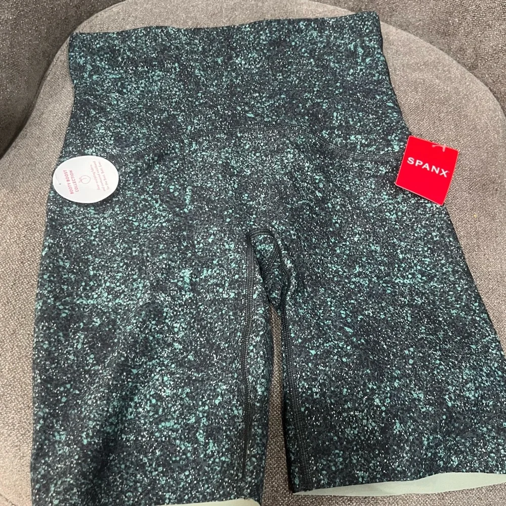 Spanx booty‎ boost printed bike shorts size S